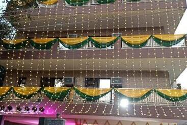 هتل Loom Stay Prince Villa