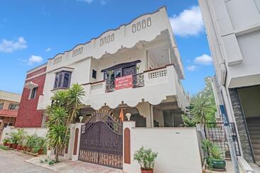 ホテル Oyo Flagship Akshaya Villa