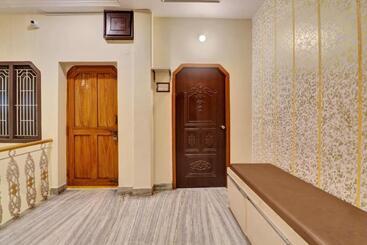 ホテル Oyo Flagship Akshaya Villa