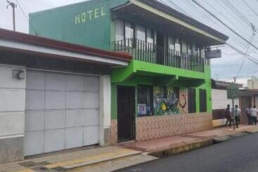 هتل Paradise Alajuela