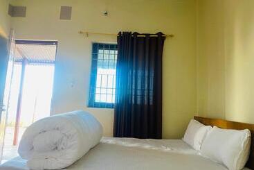 هتل Pumdikot Eco Mountain Farm House