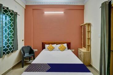 فندق Spot On 81261 Karthik Deluxe