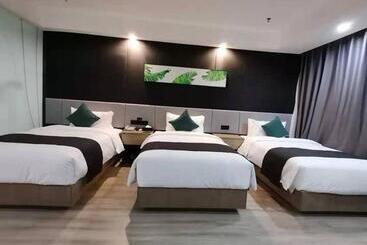 هتل Thank Inn Plus Aksu Kuqa Xingfu Road