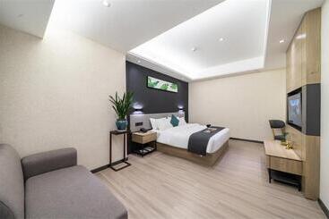 هتل Thank Inn Plus Chaozhou Caitang Lotus