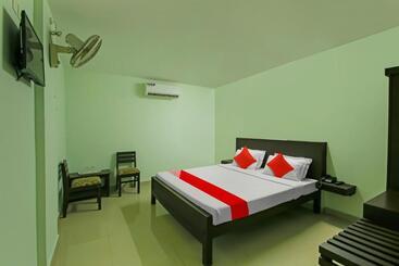 Oyo Flagship Hotel Cochin Paradise