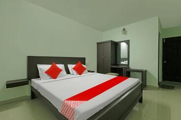 Oyo Flagship Hotel Cochin Paradise