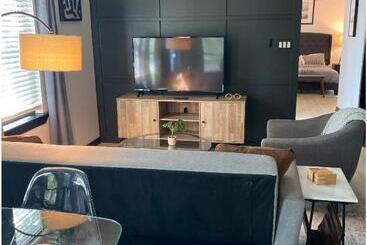 پانسیون Champion Suite; Modern Guesthouse