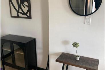 پانسیون Champion Suite; Modern Guesthouse