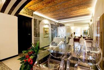 تختخواب و صبحانه Camere La Meridiana