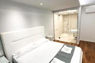 تختخواب و صبحانه Botafoch Luxury Room