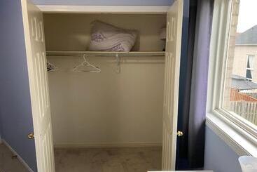 تختخواب و صبحانه Spacious Private Room