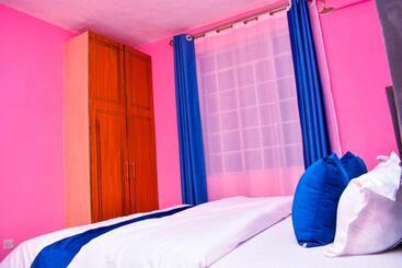 تختخواب و صبحانه Tiamcy Homes