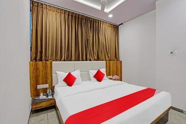 Collection O Hotel Dumas Rooms & Restaurant