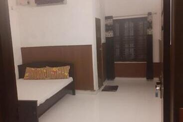 هتل کپسول Tabish Inn