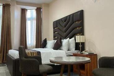 هتل De Silver Green Luxury