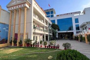 هتل Mangalam Grand