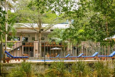 هتل Mbugwe Lodge