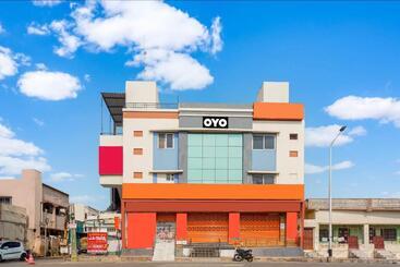 هتل Oyo Flagship 81135 Sri Mahadeva Grand Ac Residency