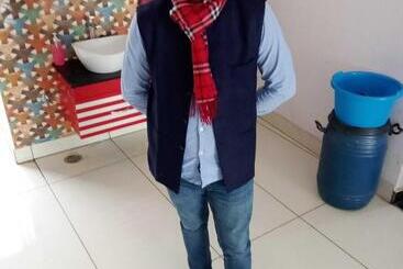 هتل Pop Sarthak