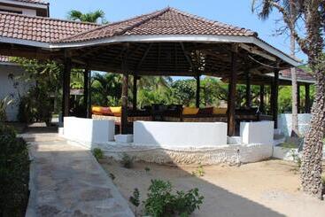 هتل Villa Ceera
