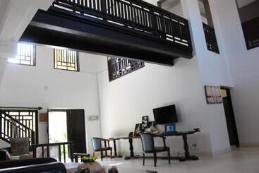 هتل Villa Ceera