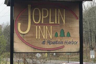 Ji1, King Guest Room At The Joplin Inn At Entrance To The Resort Hotel Room