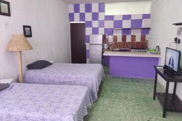 پانسیون Hostal Maruvillas