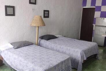 پانسیون Hostal Maruvillas
