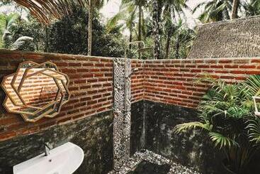 استراحتگاه Coco Camping Koh Kood