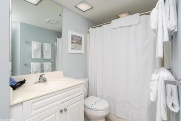 Windward Pointe   404   Amazing Views Huge Balcony 3 Bed