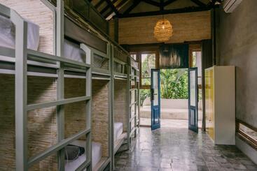 هاستل Dormitory At Semadi Living