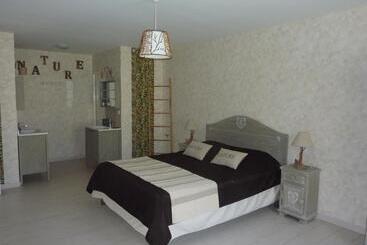 تختخواب و صبحانه Le Pavillon Sandrey