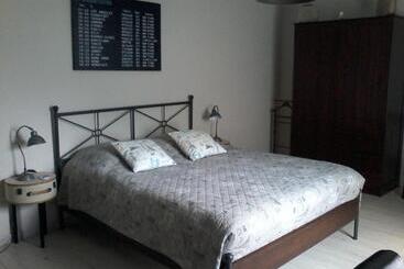 تختخواب و صبحانه Le Pavillon Sandrey