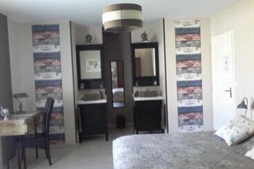 تختخواب و صبحانه Le Pavillon Sandrey