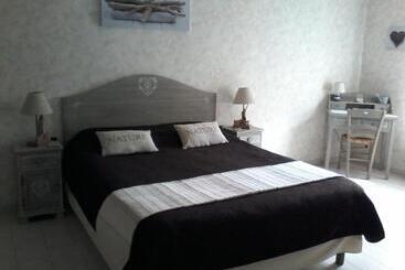 تختخواب و صبحانه Le Pavillon Sandrey