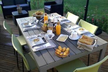 تختخواب و صبحانه Le Pavillon Sandrey