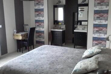 تختخواب و صبحانه Le Pavillon Sandrey