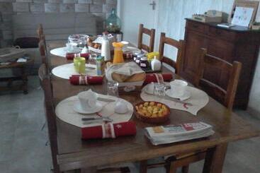 تختخواب و صبحانه Le Pavillon Sandrey