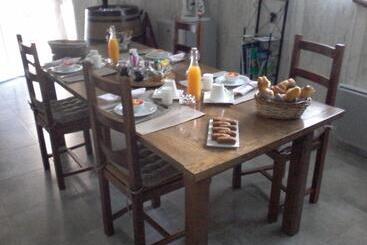 تختخواب و صبحانه Le Pavillon Sandrey