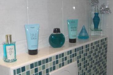 تختخواب و صبحانه Suite Eugenie Piscine Maison Blanche Tulle