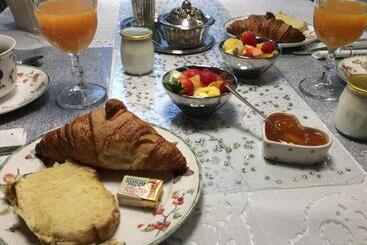 تختخواب و صبحانه Suite Eugenie Piscine Maison Blanche Tulle