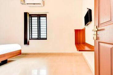 هتل Aspire Maradu