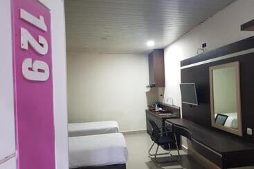 هتل Capital O 93263 Linge Land