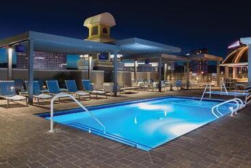 هتل Marriott S Grand Chateau
