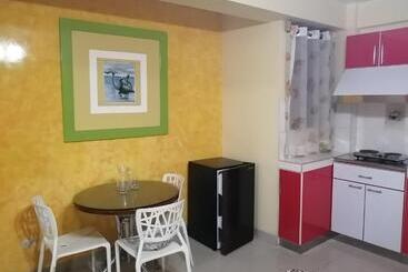 هتل Residencial Los Tres Pinos