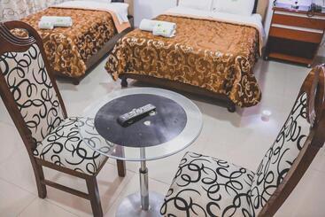 هتل Residencial Los Tres Pinos