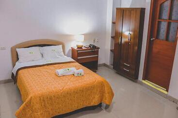 هتل Residencial Los Tres Pinos