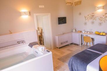 هتل Room Zenzero Hydro