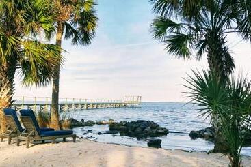 Пансион Nasa Waterfront Dolphin Suite