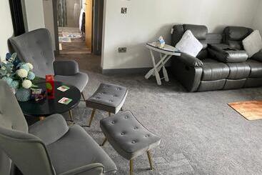 پانسیون The Moores Castle Holiday Suites
